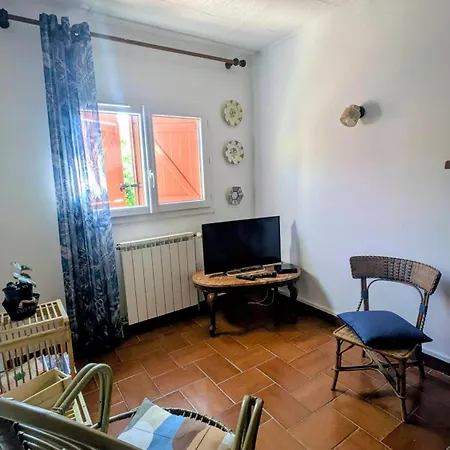 Petite Maison De Charme Au Coeur De Ceps, *